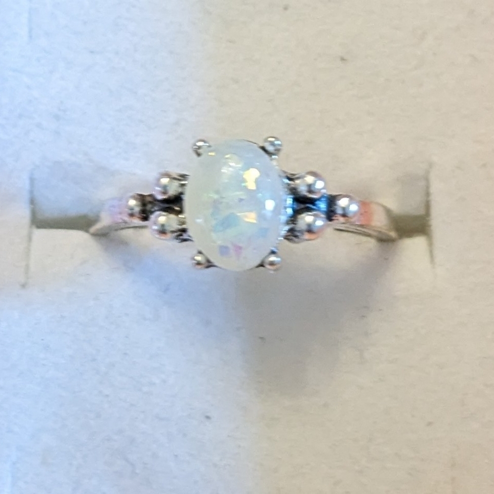 Vintage Geometric Round Simulated Opal Gemstone Ring, T1B8E